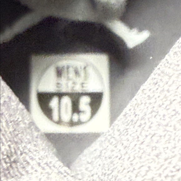 Jordan 11 Retro Grey - Picture 11 of 15